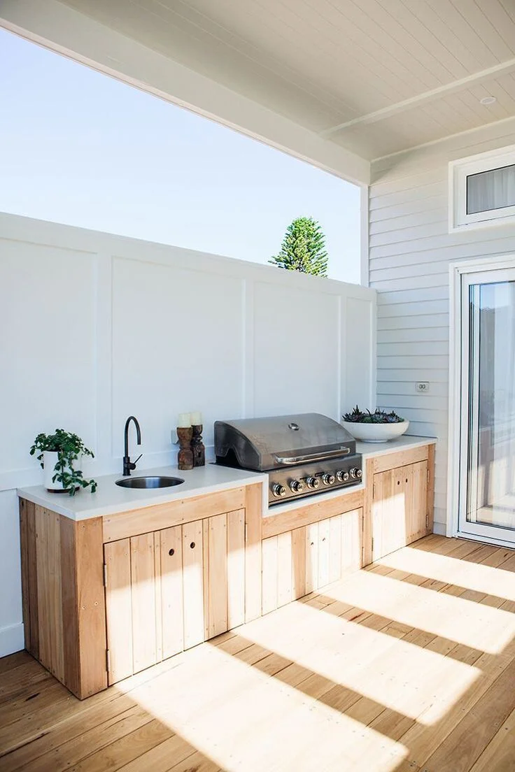 Outdoor kitchens keep the family together Outdoor kitchens keep the family together