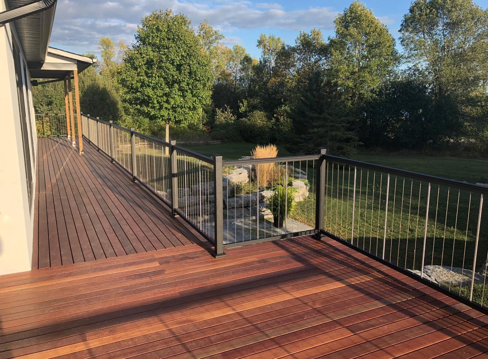 Modern Deck Ideas for a Stand-Out Back Yard